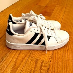 Adidas grand court, excellent condition